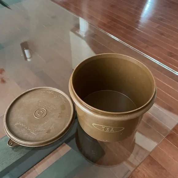 Vintage Tupperware Tea Container - Picture 5 of 7